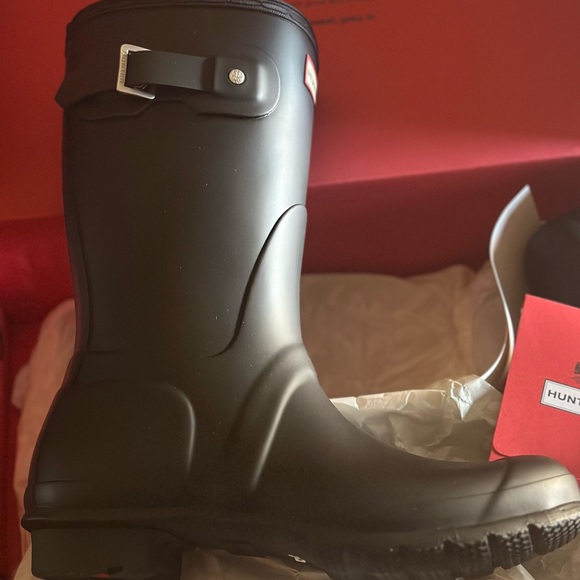Hunter Black Boot with Red Logo - Picture 4 of 11